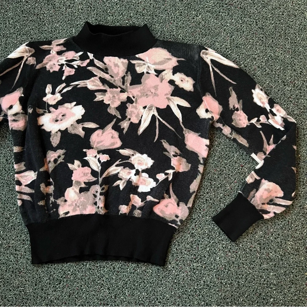 Black Colorblock Hem w/ Pink & Cream Floral Mockneck Fitted Long-Sleeve Sweater